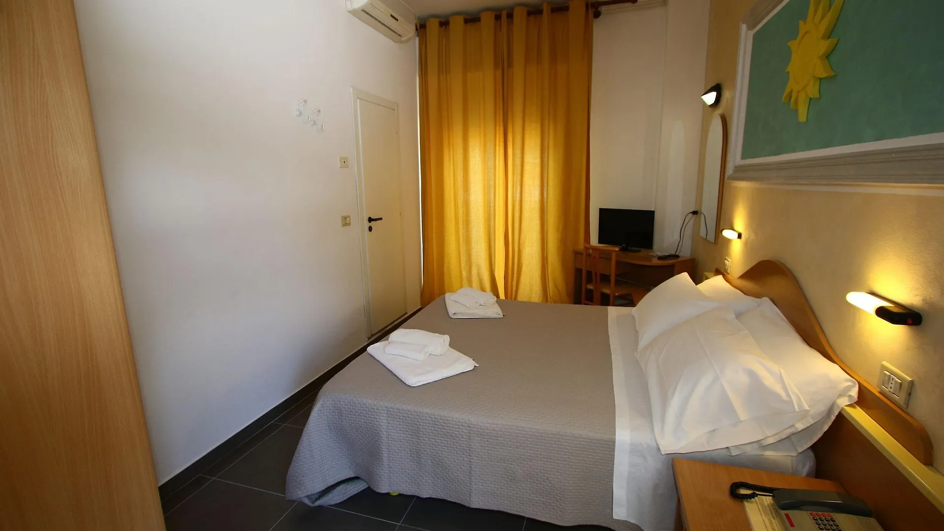 Hotel De Amicis 里乔内