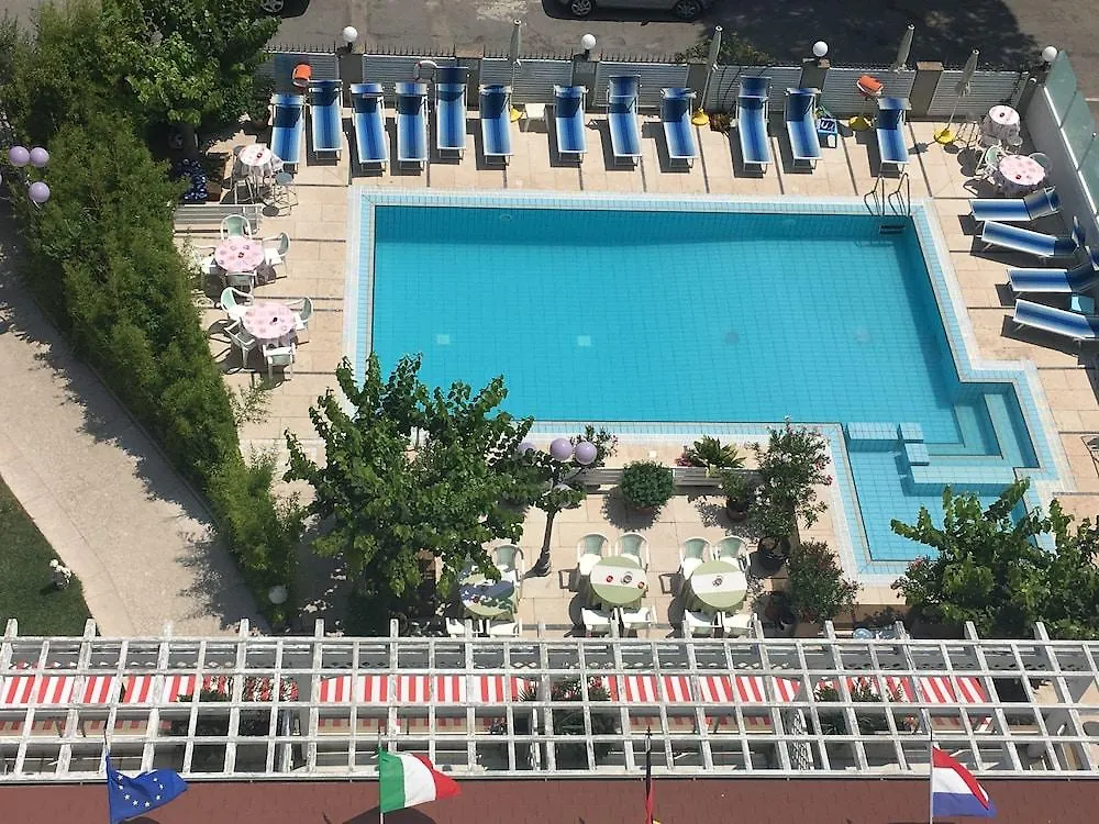 Hotel De Amicis 里乔内