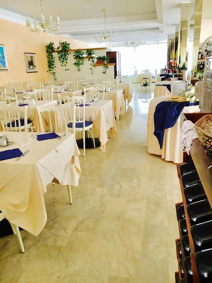 Hotel De Amicis Riccione 3*,